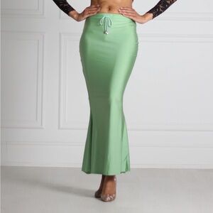 Tia bhuva Tall 40" Meadow Saree Silhouette